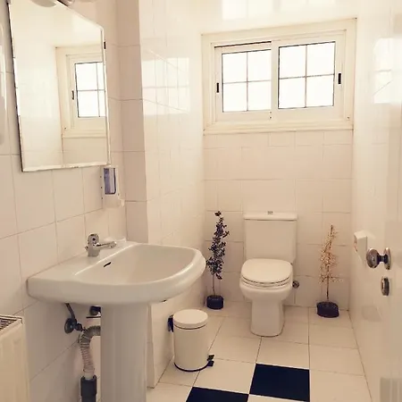 Апартаменты Nirvana Arthouse 2km From Lca Center