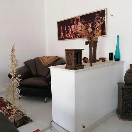 Nirvana Arthouse 2km From Lca Center Апартаменты