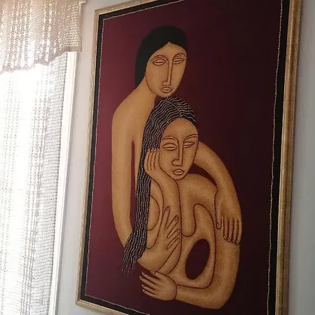 Nirvana Arthouse 2km From Lca Center Apartment