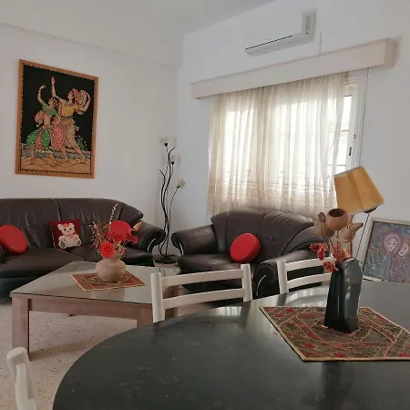 Nirvana Arthouse 2km From Lca Center *