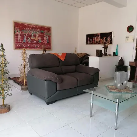 Nirvana Arthouse 2km From Lca Center Apartament
